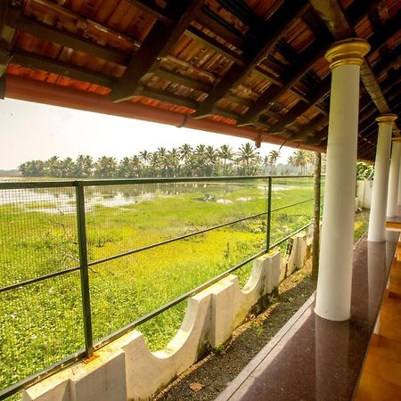 Palmy Lake Resort Alappuzha Zewnętrze zdjęcie